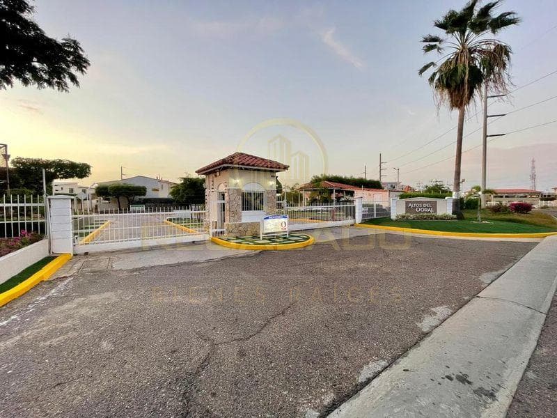 Zona Oeste Townhouse Conjunto Residencial Playa Dorada Sector Los Olivos