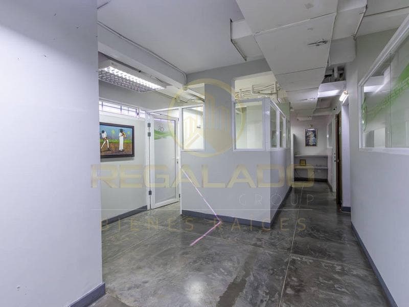 Zona Este Edificio Comercial Sector La Lago Calle 76 - 4