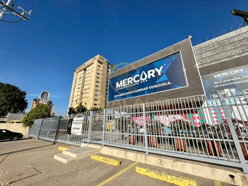 Zona Este Edificio Comercial Sector La Lago Calle 76 - 6
