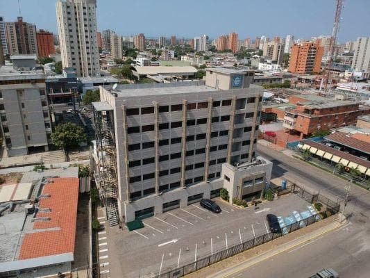 Zona Este Edificio Comercial Sector La Lago Calle 76 - 8